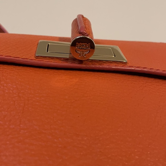 ๐AUTHENTIC MCM ORANGE SHOULDER  BAG๐ - Picture 4 of 17